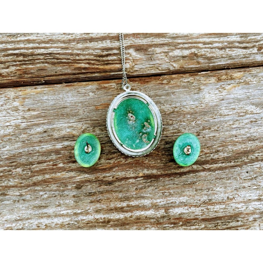 Vintage Pendant Earring Set Resin Encased Wheat Plant Green - Picture 2 of 11
